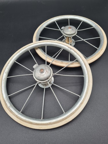 Roue ancienne poussette - ancienne,