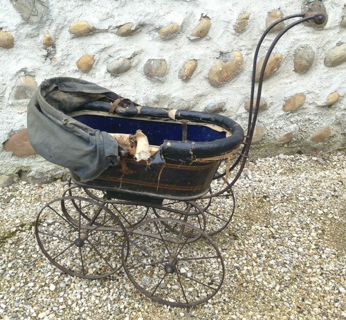 Ancien landau pour - poupee, a