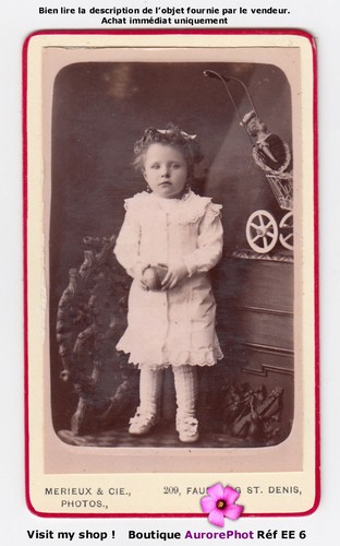 Fillette petit landeau à - &,